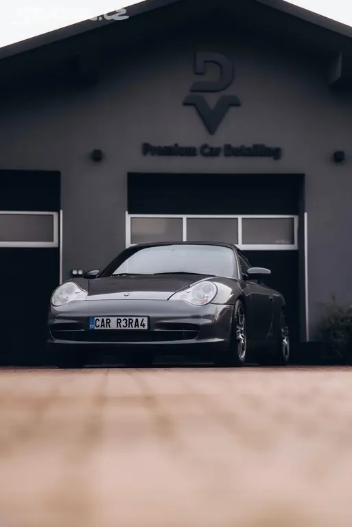 Porsche 911 Carerra 4 , 221kw , Manuál